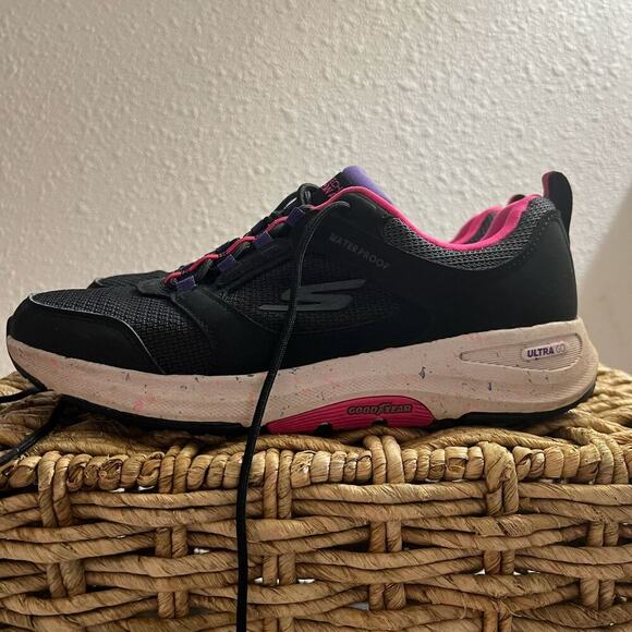 Skechers, Women's Size 7.5, Black and pink, Go Walk Ultra Go, Air Cooled - Picture 4 of 16